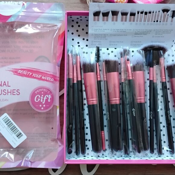 Professional Makeup Brush Set 16pcs Brand New!!! - Picture 2 of 4